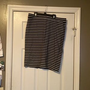 Old Navy Black and White Skirt